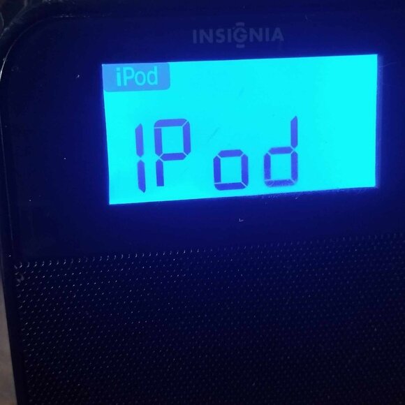 Insignia Ipod Boombox - Picture 9 of 12